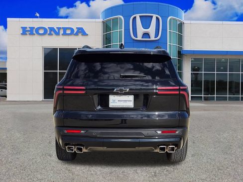 Used 2024 Chevrolet Traverse LT w/ Enhanced Driving Package FWD image 4