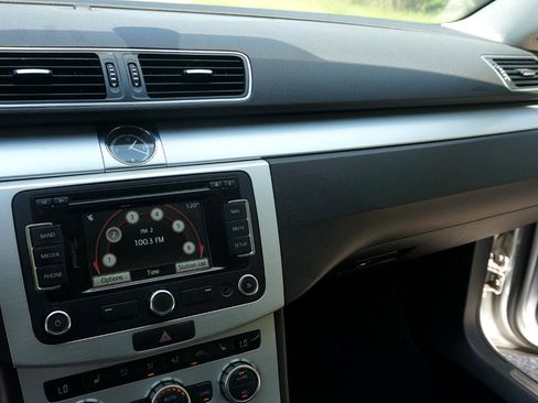 Used 2013 Volkswagen CC Sport Plus image 16