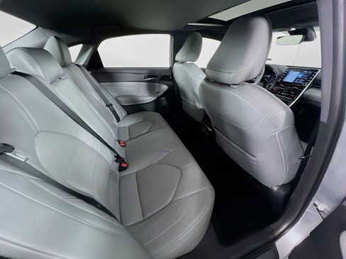 Used 2019 Toyota Avalon Limited image 28