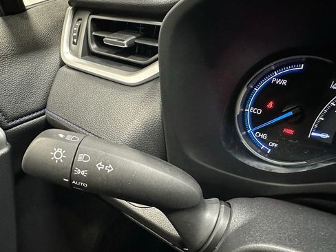 Used 2025 Toyota RAV4 XSE w/ Weather Package image 21