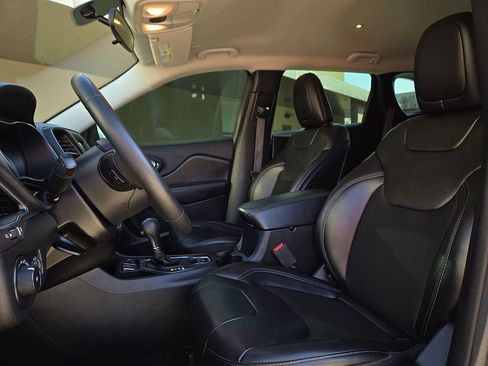 Used 2019 Jeep Cherokee Latitude Plus image 13