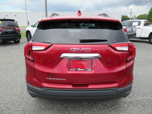 Used 2024 GMC Terrain SLE w/ Driver Convenience Package FWD image 7