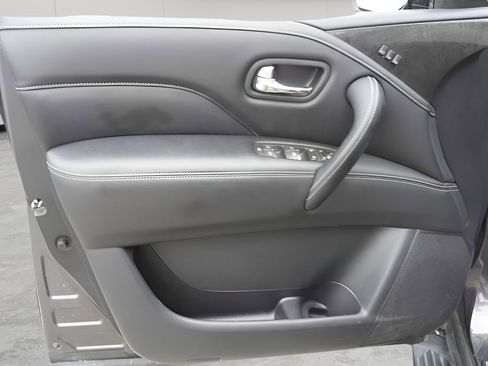 Used 2024 INFINITI QX80 Luxe RWD image 16