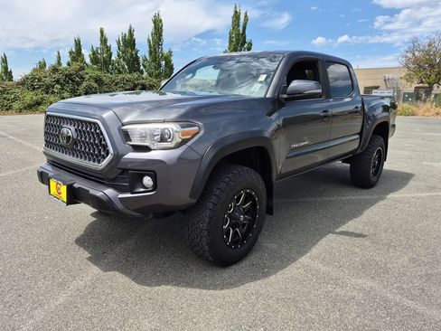 Used 2019 Toyota Tacoma TRD Off-Road AWD/4WD image 7