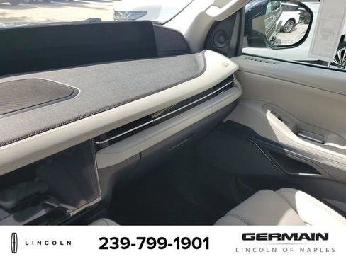 New 2025 Lincoln Navigator Reserve image 33