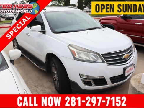 Used 2017 Chevrolet Traverse LT FWD image 1
