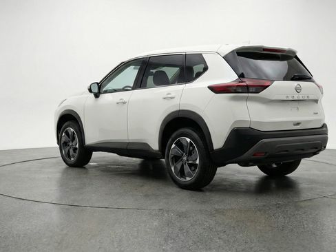 Used 2025 Nissan Rogue SV image 6