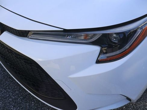 Used 2022 Toyota Corolla LE image 3