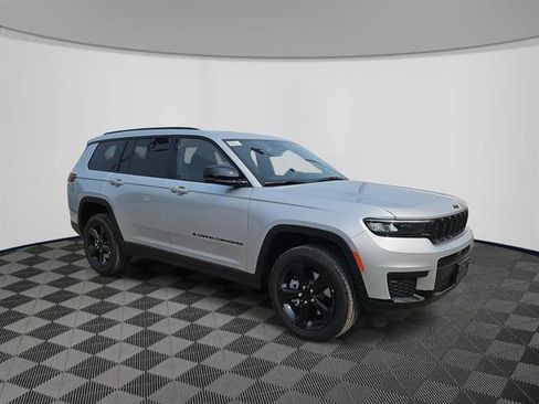New 2025 Jeep Grand Cherokee L Altitude image 2