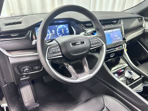 New 2026 Jeep Grand Cherokee Limited AWD/4WD image 2