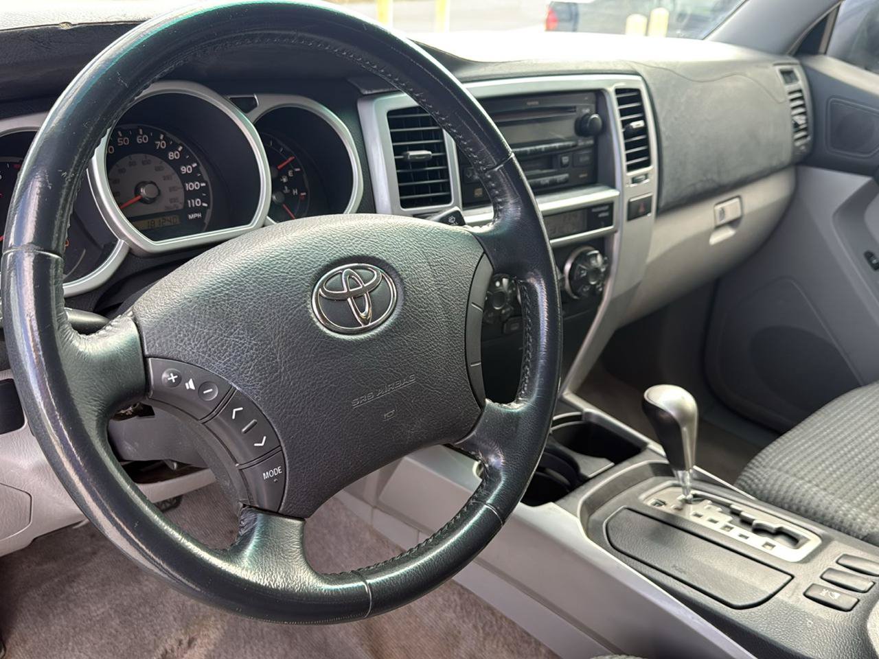 Used 2005 Toyota 4Runner SR5 AWD/4WD image 28