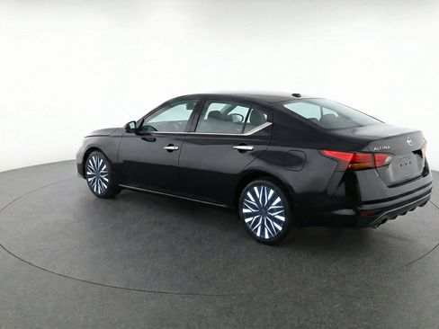 Used 2025 Nissan Altima 2.5 SV FWD image 6