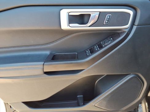 Used 2020 Ford Explorer XLT w/ Equipment Group 202A RWD image 16