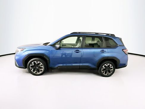 Used 2025 Subaru Forester Premium image 4