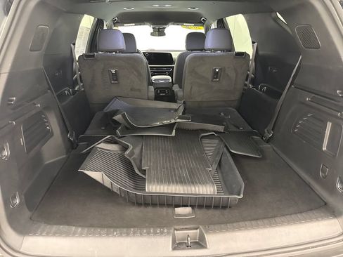 Used 2024 Chevrolet Traverse LT w/ Midnight/Sport Edition AWD/4WD image 21