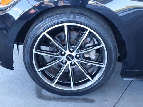 Used 2017 Ford Mustang Coupe RWD image 12
