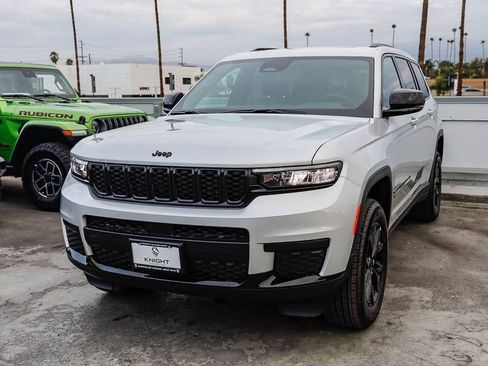 New 2025 Jeep Grand Cherokee L Altitude image 4