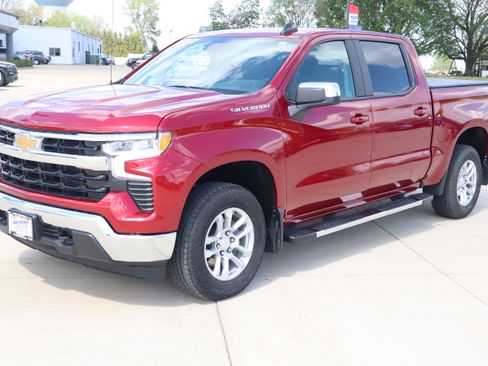 Used 2024 Chevrolet Silverado 1500 LT w/ Protection Package AWD/4WD image 2