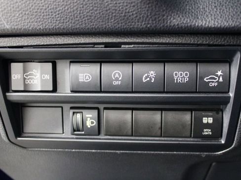 Used 2022 Toyota Tundra SR5 w/ SR5 Convenience Package image 18