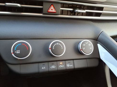 New 2025 Hyundai Elantra SE image 11