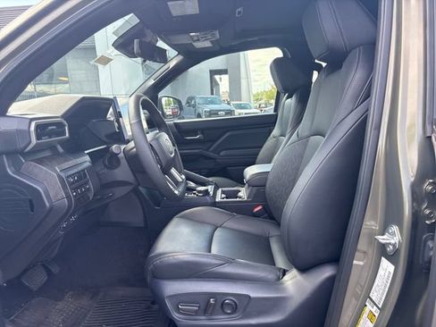 Used 2025 Toyota Tacoma Limited AWD/4WD image 10