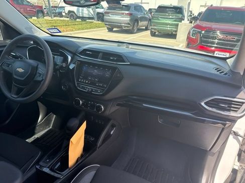 Used 2021 Chevrolet TrailBlazer LT w/ Convenience Package FWD image 17