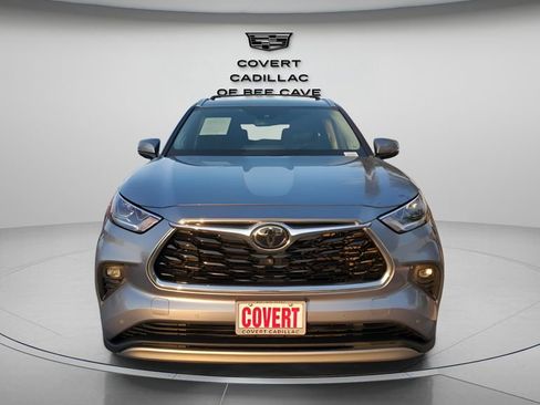 Used 2020 Toyota Highlander Platinum image 2