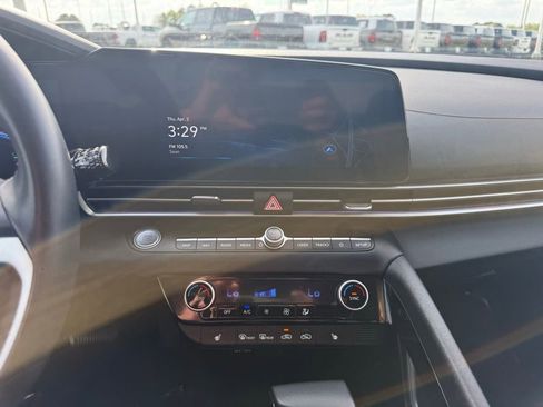 Used 2024 Hyundai Elantra Limited FWD image 18