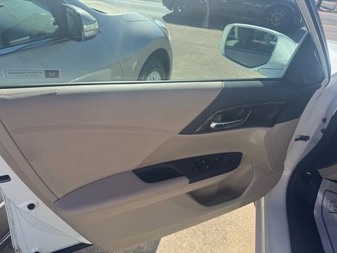 Used 2017 Honda Accord EX image 8