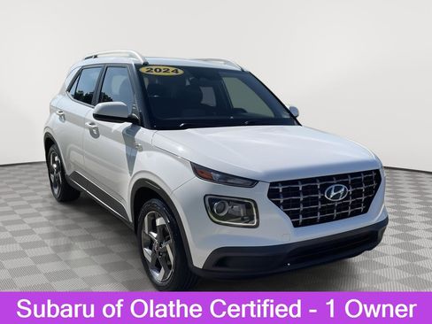 Used 2024 Hyundai Venue SEL FWD image 1