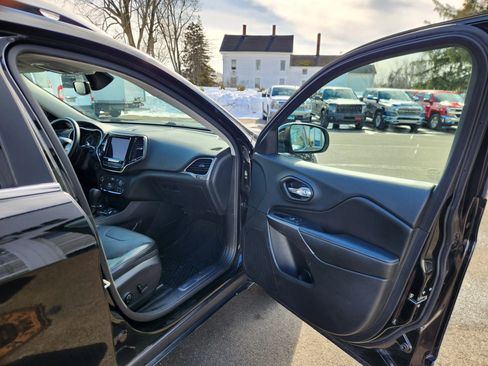 Used 2019 Jeep Cherokee Limited image 40