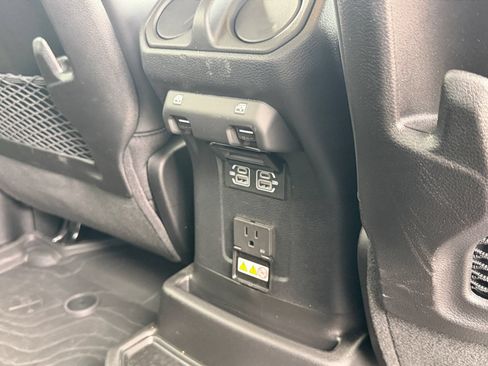 Used 2025 Jeep Wrangler Unlimited Rubicon AWD/4WD image 18