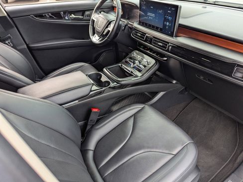 Used 2021 Lincoln Nautilus Reserve image 13