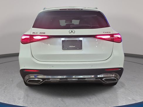 Used 2025 Mercedes-Benz GLC 300 4MATIC image 7