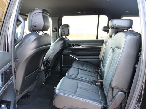 Used 2024 Jeep Wagoneer L Series II w/ Flexible Seating Group AWD/4WD image 24