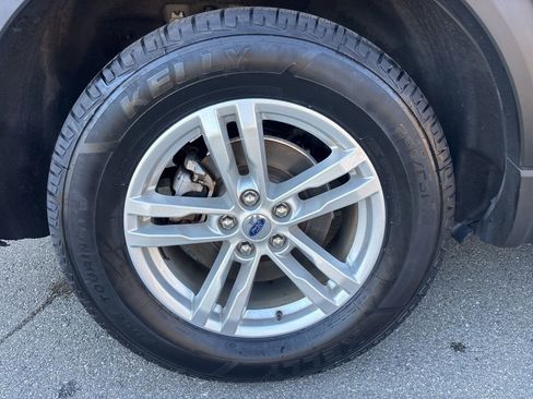 Certified 2022 Ford Explorer XLT w/ Equipment Group 202A AWD/4WD image 54