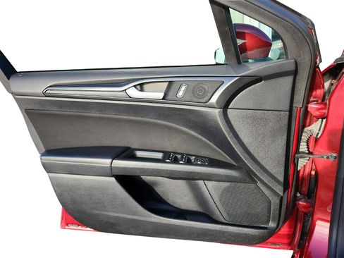 Used 2018 Ford Fusion SE w/ Equipment Group 201A image 17