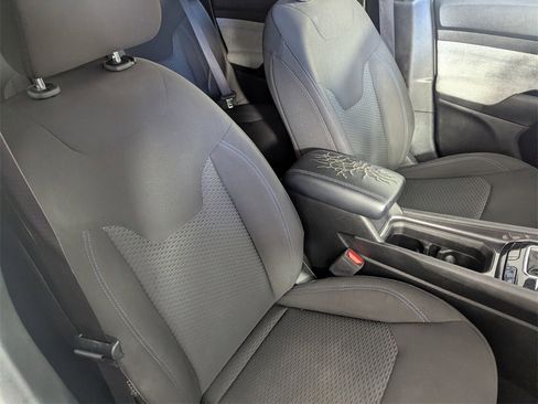 Certified 2023 Jeep Compass Sport image 32