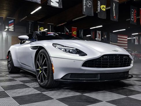 Used 2017 Aston Martin DB11 V12 image 19