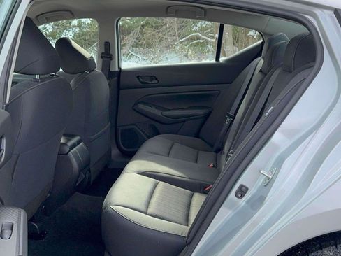 Used 2024 Nissan Altima 2.5 SV image 9