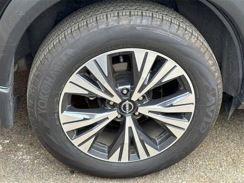 Used 2023 Nissan Rogue SV image 8