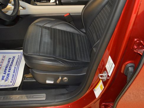 Used 2024 Lincoln Nautilus Reserve w/ Equipment Group 202A image 15