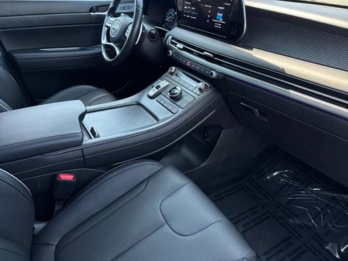 Used 2024 Hyundai Palisade Limited FWD image 17