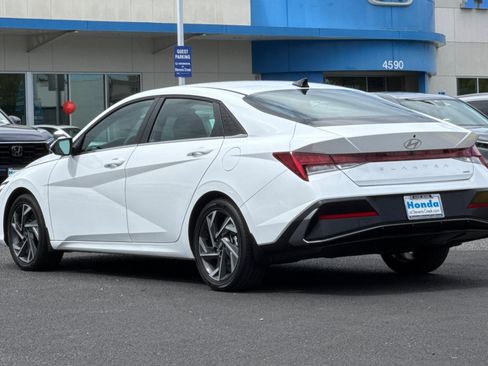 Used 2025 Hyundai Elantra Limited FWD image 3