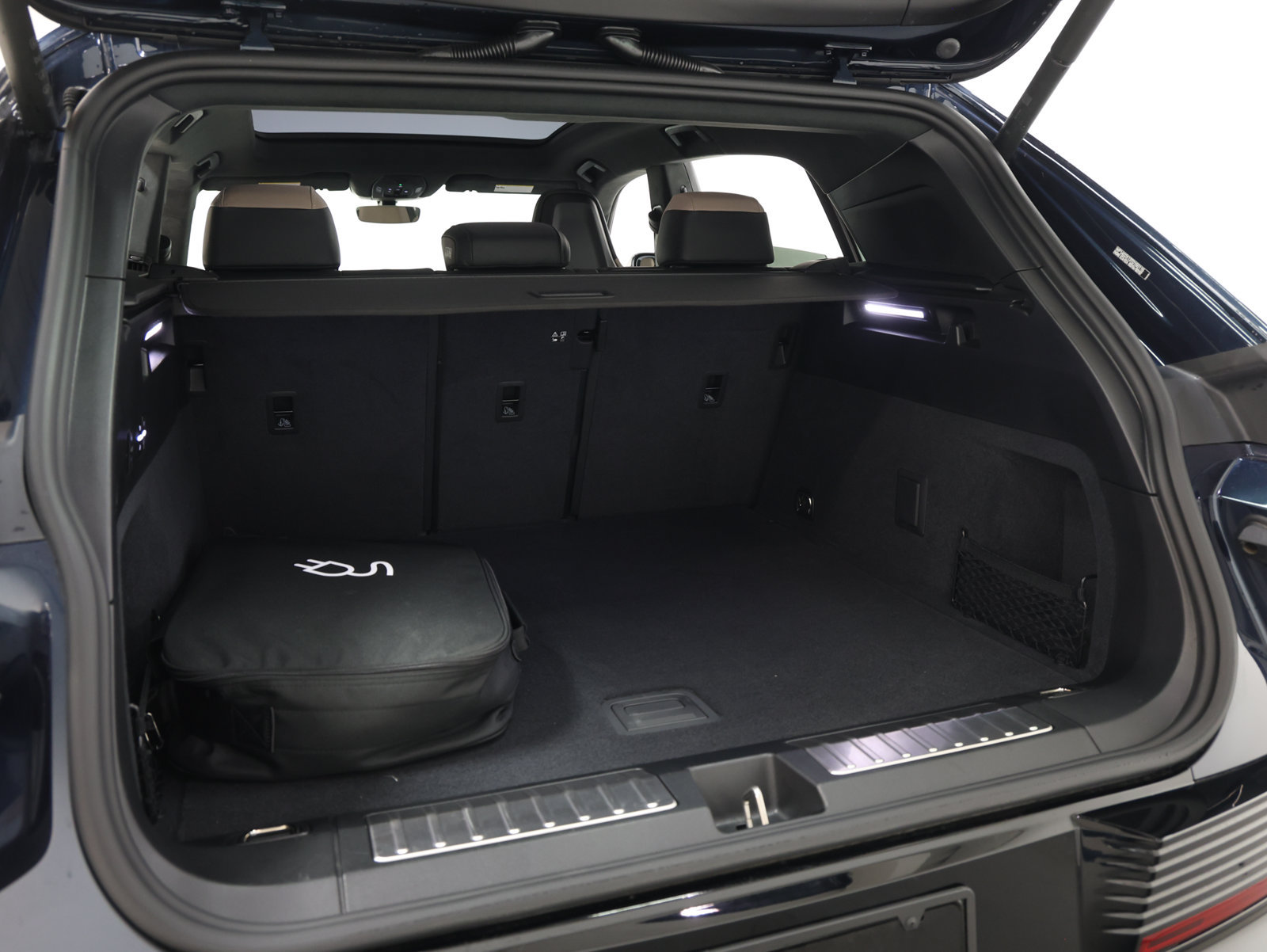 Certified 2026 Porsche Cayenne Turbo AWD/4WD image 19