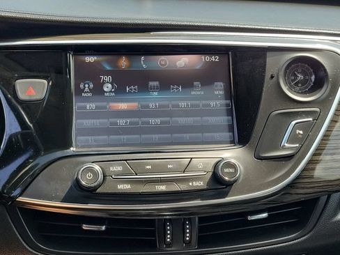Used 2018 Buick Envision Essence FWD image 11