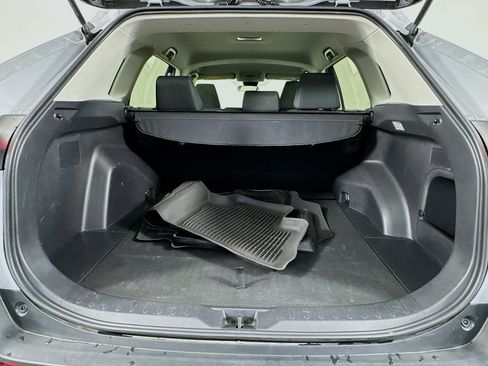 Used 2021 Toyota RAV4 LE AWD/4WD image 25