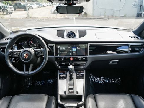Used 2024 Porsche Macan image 12