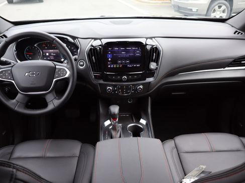 Used 2023 Chevrolet Traverse RS FWD image 14