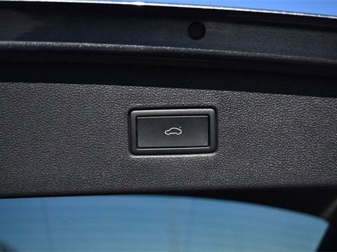 Certified 2022 Volkswagen Tiguan SE w/ Panoramic Sunroof Package image 27